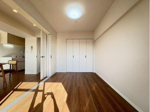 朝日プラザ越谷第３の洋室|リビングに隣接した洋室です