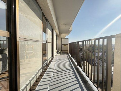 朝日プラザ越谷第３のバルコニー|陽当たり良好なバルコニーです