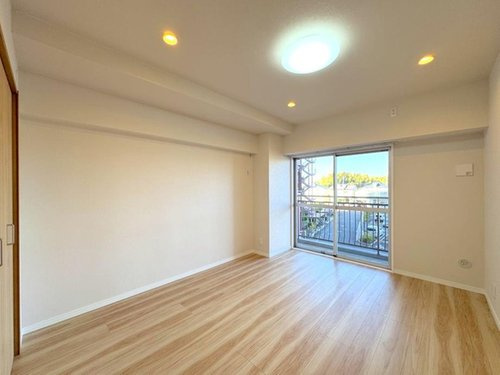 ネオハイツ江戸川台Ａ棟の洋室|綺麗な洋室です