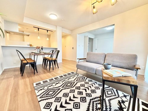 サンライフ吉川の居間・リビング|15帖の広々としたリビングです