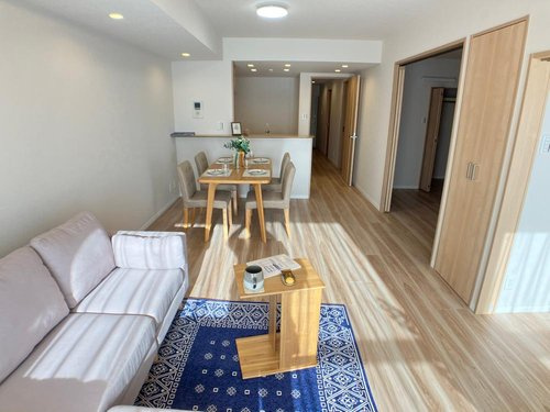 ワコーレロイヤルガーデン北本Ｆ棟の居間・リビング|リビングです