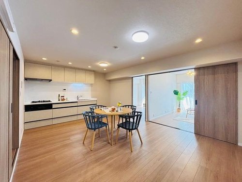 武蔵野北スカイハイツ1号棟の居間・リビング|14.4帖のゆったりとしたリビング