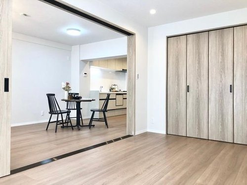 ボナハイツ中川３号棟の洋室|リビングに隣接した洋室です