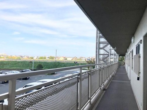 ボナハイツ中川３号棟のバルコニー|南向きのバルコニーです