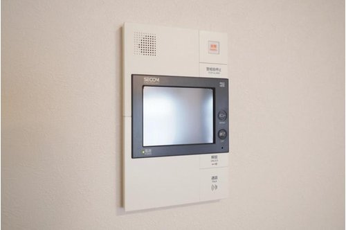 朝日パリオ入間市の防犯設備|モニター付きインターホンで防犯面も安心