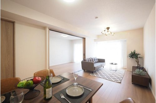 朝日パリオ入間市の居間・リビング|寛げるリビングです