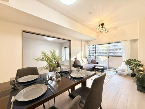 ベルヴィル大宮B棟の居間・リビング|16.3帖の広々としたリビング