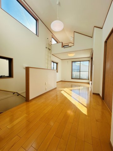 東大和市南街六丁目戸建の居間・リビング|ゆったりとしたリビングです