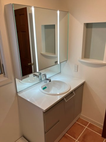 草加市金明町戸建②の洗面所|ゆったりとスペースのある洗面所