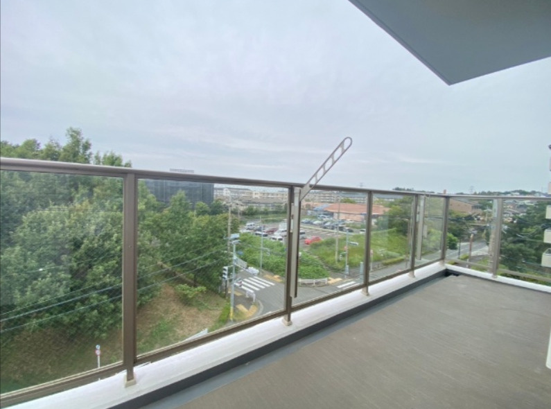 レーベンハイム多摩聖ヶ丘のバルコニー|お洗濯にも便利なバルコニー付き