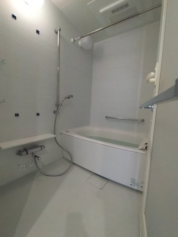 レーベンハイム多摩聖ヶ丘の浴室|きれいなお風呂です