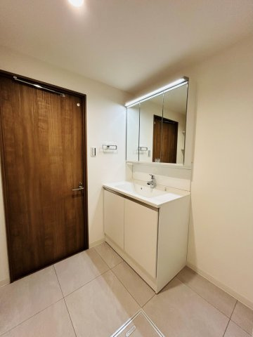 シェグラン花小金井ハイライズの独立洗面台|朝の支度にも助かる、独立の洗髪洗面化粧台