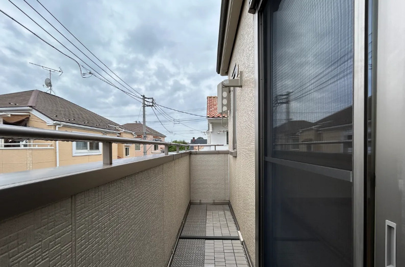 さいたま市緑区大間木二丁目戸建のバルコニー|お洗濯にも便利なバルコニー付き