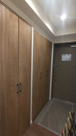 レクセルガーデン蒲生の玄関|収納も豊富な明るい玄関です