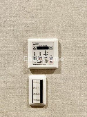 【内装】 | エバーグリーンパレス浅草 | 【浴室乾燥機】暖房・冷風・換気・乾燥が可能です。毎日を快適に過ごせるうれしい機能が揃っています。雨の日の洗濯物も安心です。