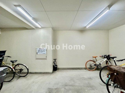 【駐輪場】 | エバーグリーンパレス浅草 | 【自転車置き場】最新の空き状況や費用などの詳細は担当スタッフまでお問い合わせください。