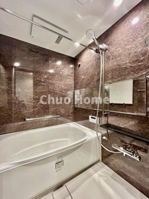 【浴室】 | エバーグリーンパレス浅草 | 【バスルーム】暖房換気乾燥機付きシステムバスルーム。暖房・冷風・換気・乾燥など、毎日を快適に過ごせるうれしい機能が揃っています。雨の日の洗濯物も安心です。