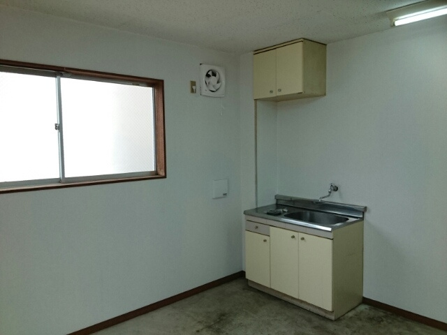 和歌山市吐前の工場の内装