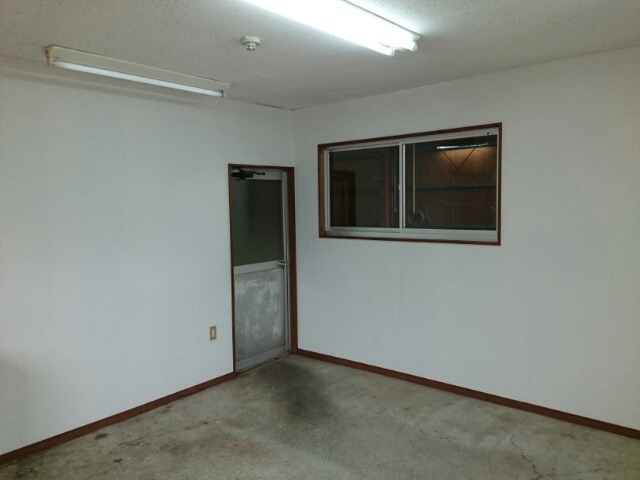 和歌山市吐前の工場の内装