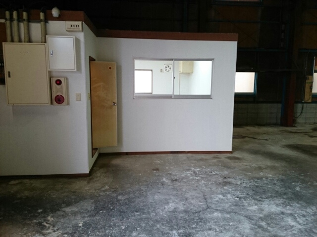 和歌山市吐前の工場の内装