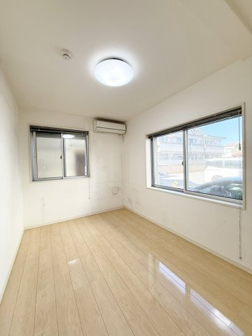 梅島3丁目戸建の洋室|1階5.2帖洋室