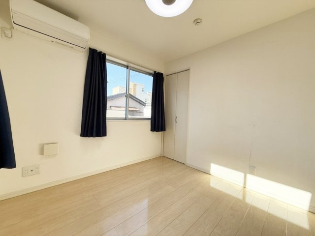 梅島3丁目戸建の洋室|2階4.5帖洋室（床暖房付）