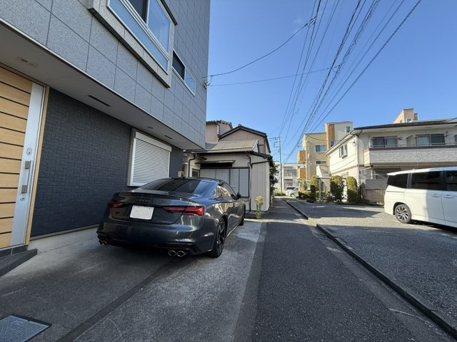 梅島3丁目戸建の駐車場