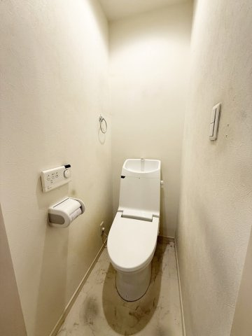 梅島3丁目戸建のトイレ