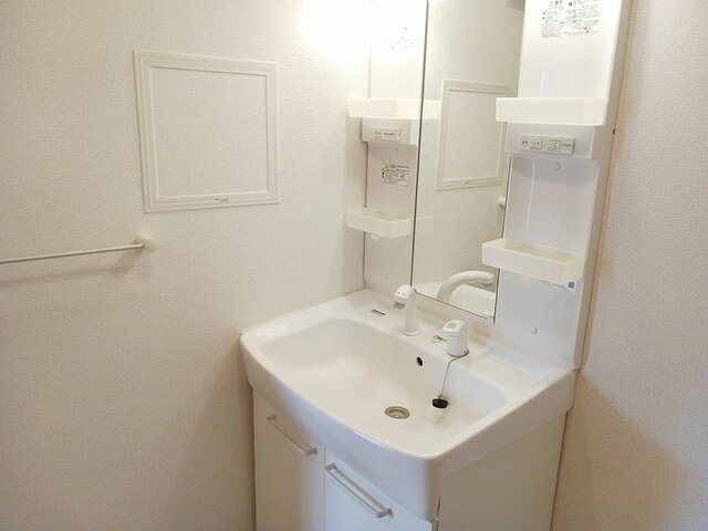 ローズパーク　壱番館の洗面所|コンパクトで使いやすい洗面所