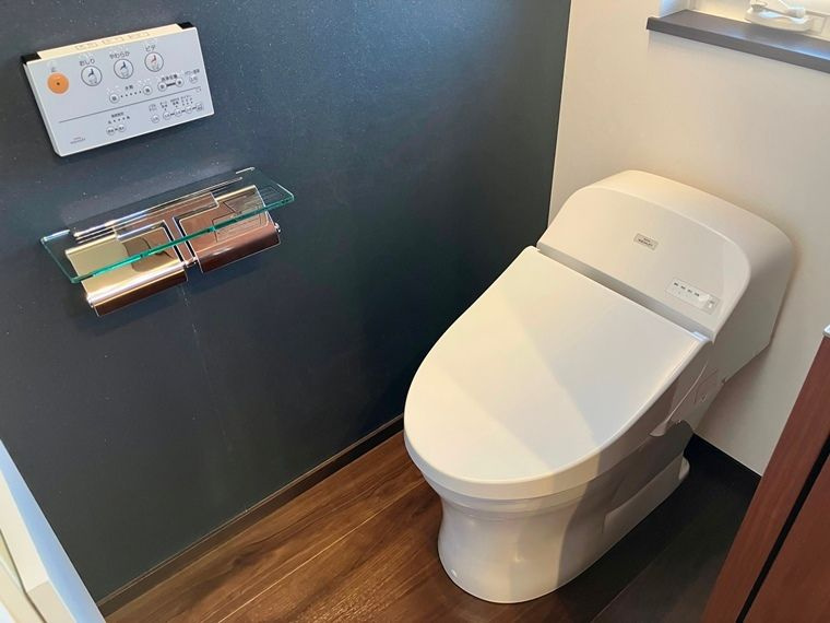 八幡戸建のトイレ