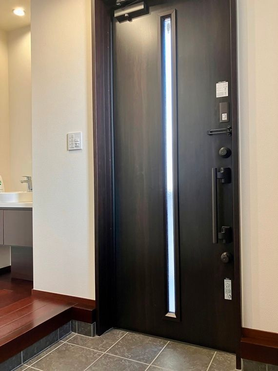 八幡戸建の玄関