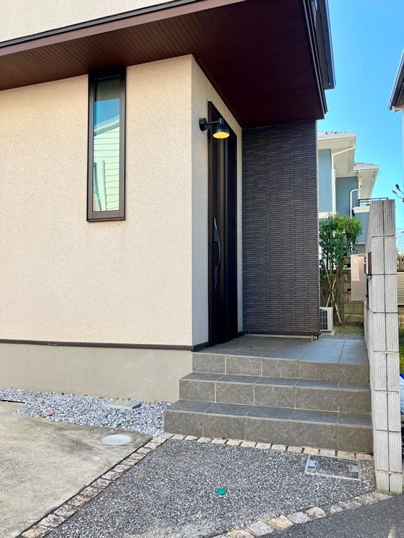 八幡戸建のエントランス