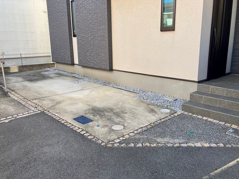 八幡戸建の駐車場