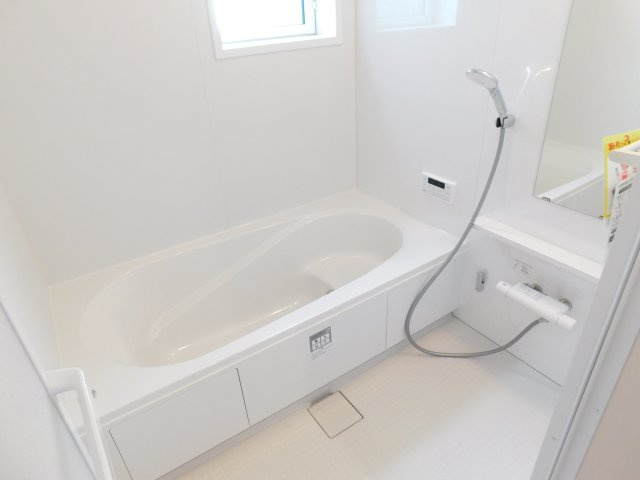 愛西市諸桑町東浦の新築一戸建の浴室|◇浴室◇　　広い１坪サイズ・浴室暖房乾燥機・追い焚き・断熱浴槽・エコベンチ浴槽・キレイサーモフロア・オートバス・バリアフリー・浴室窓あり