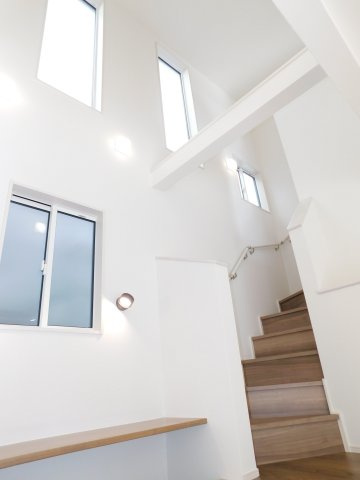 愛西市諸桑町東浦の新築一戸建のその他|◇吹抜◇　　開放感を演出する吹抜の階段スペース♪