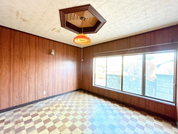 八戸市大字市川町字尻引前山の洋室|【リフォーム中】1階中央6帖洋室にリフォームするお部屋です。フローリング張り、壁天井クロス仕上げ、照明新品交換、クローゼット新設等を行います。