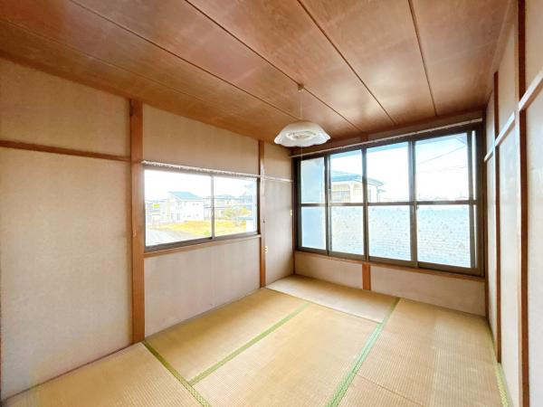 八戸市大字市川町字尻引前山の洋室|【リフォーム中】2階南側6帖洋室にリフォームするお部屋です。フローリング張り、壁天井クロス仕上げ、照明新品交換、クローゼット新設等を行います。