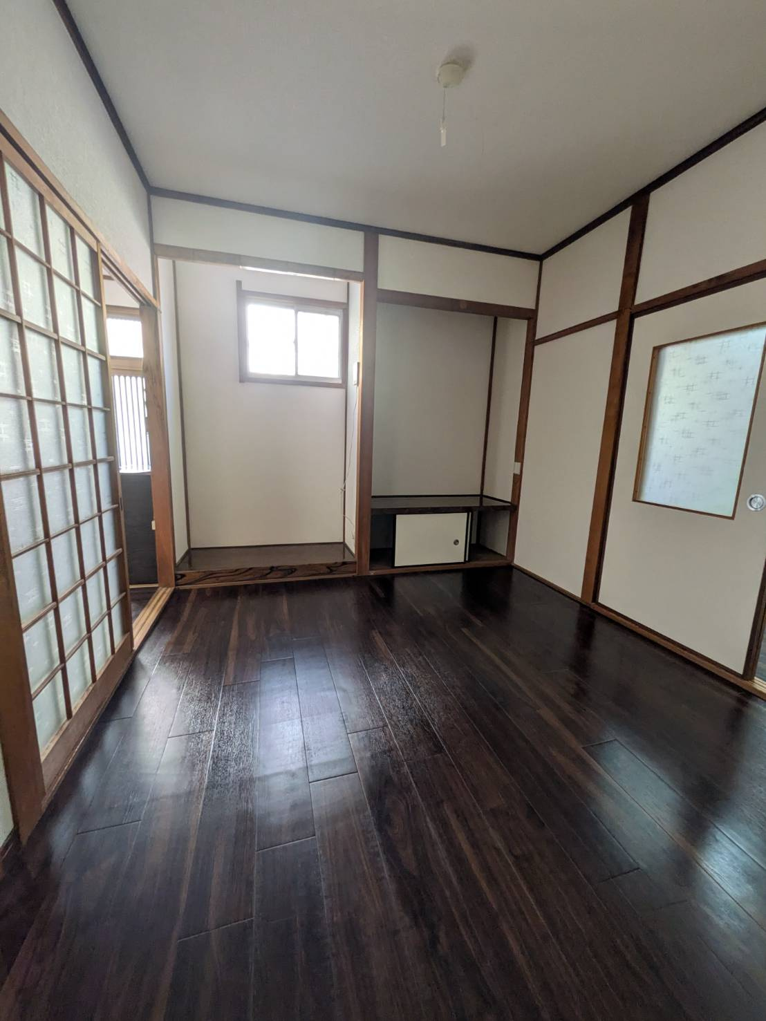 尼崎市蓬川町戸建の居間・リビング|使いやすい居間です