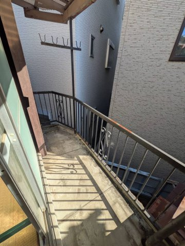 尼崎市蓬川町戸建のバルコニー|外からの目が気にならないバルコニーで洗濯物が干せます