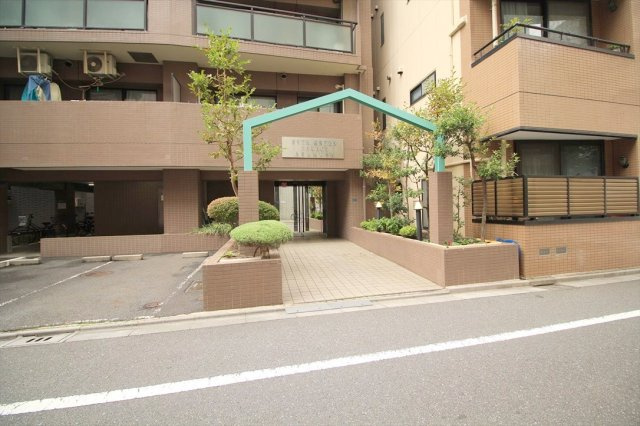 エバーグリーンパレス浅草　4階　角　部屋　リ　フォーム済のエントランス