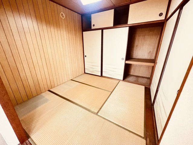 ハイツ東朝霧1号棟の和室