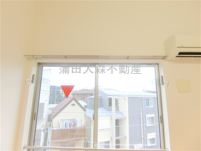 フォルティッシモアート西六郷の設備|窓枠に室内物干し付！