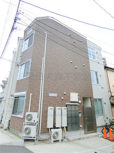 フォルティッシモアート西六郷の外観|2014年6月築　木造地上3階建て総戸数12戸のオートロック付人気賃貸アパート
東京都大田区西六郷4丁目京急本線六郷土手駅徒歩9分