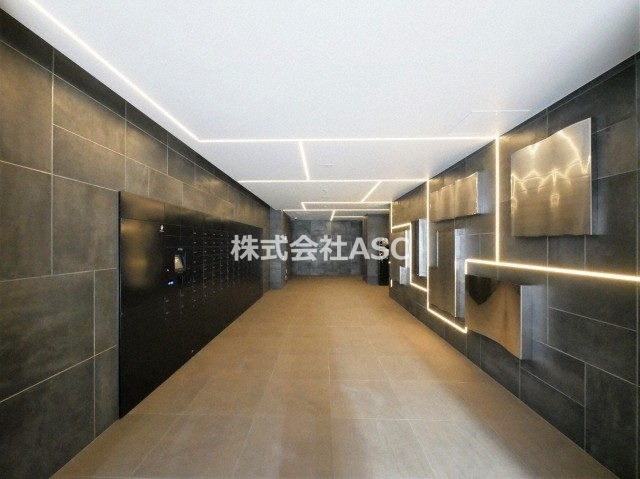コンフォリア・リヴ北久宝寺Q（店舗・事務所）のロビー