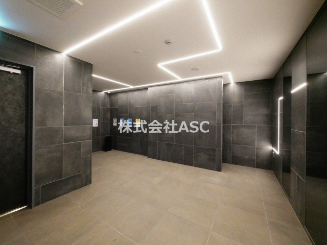 コンフォリア・リヴ北久宝寺Q（店舗・事務所）のロビー