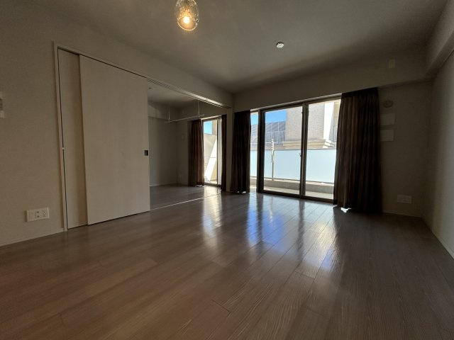 屏風浦駅徒歩10分　築浅マンション　ベレーナシティ　４階の居間・リビング