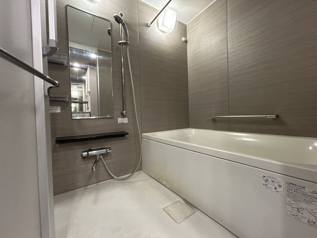 屏風浦駅徒歩10分　築浅マンション　ベレーナシティ　４階の浴室