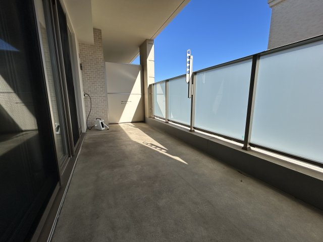 屏風浦駅徒歩10分　築浅マンション　ベレーナシティ　４階のバルコニー