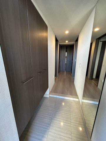 屏風浦駅徒歩10分　築浅マンション　ベレーナシティ　４階の玄関