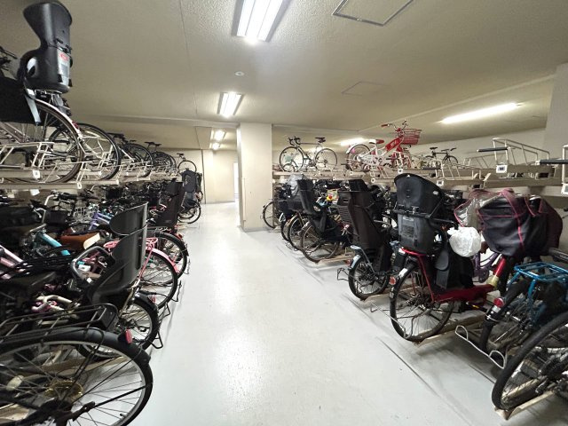屏風浦駅徒歩10分　築浅マンション　ベレーナシティ　４階の駐輪場|駐輪場は建物内にあり、雨風を防げます
来客用の駐輪スペースもございます。
使用料：100・200円
※空き等は要確認